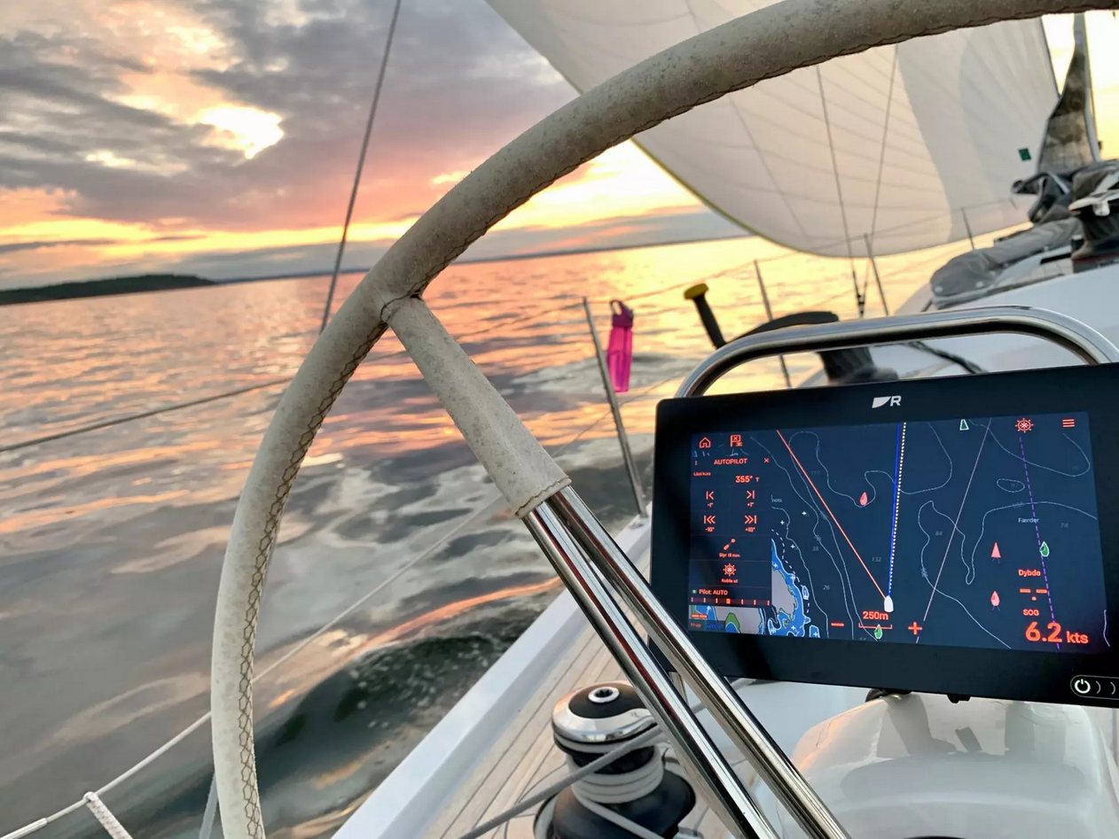 PLOTERI / MULTIFUNKCIJSKI EKRANI i FISHFINDERI